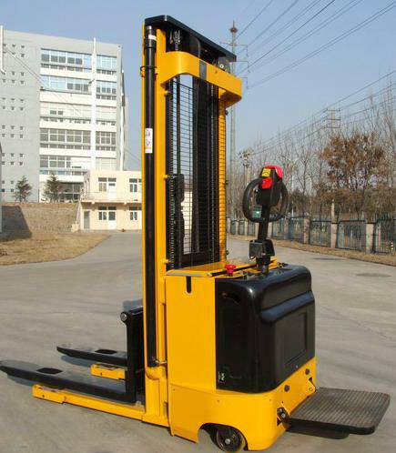 堆高車